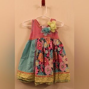 Beautiful colorful dress!